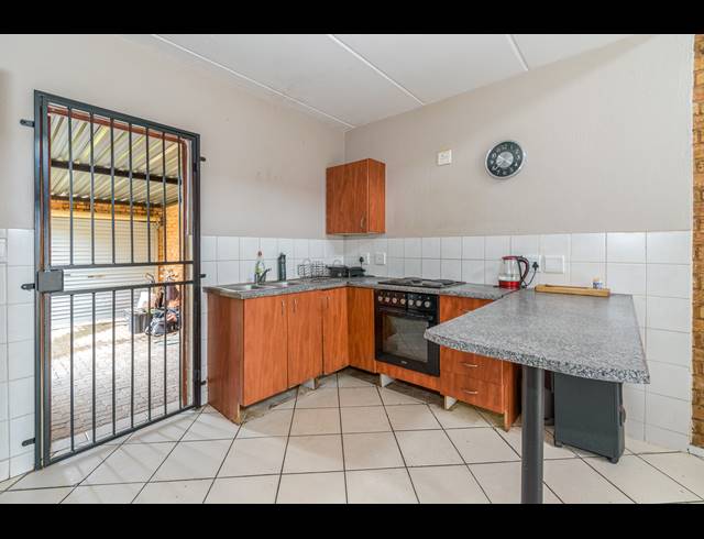 2 BEDROOM APARTMENT FOR SALE IN HONEYPARK
